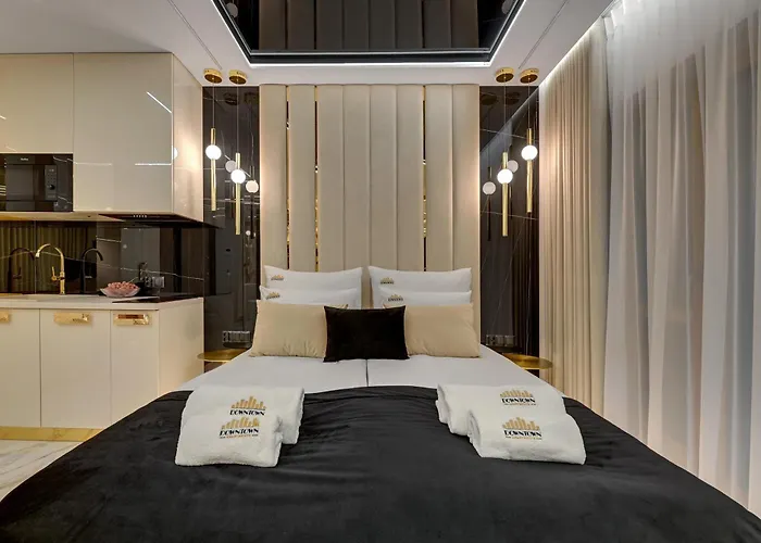 Romantic Stay With Bathtub By Downtown Apartments