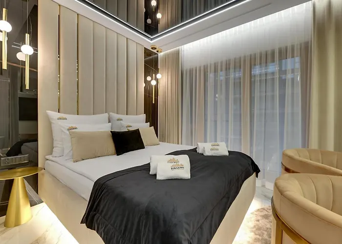 Romantic Stay With Bathtub By Downtown Apartments