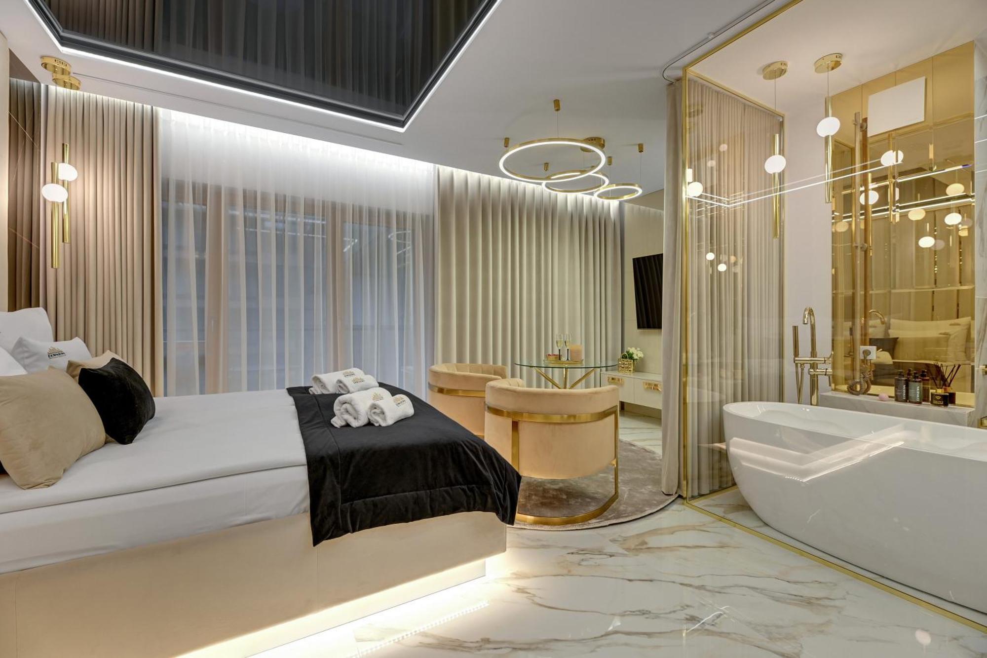 Romantic With Bathtub By Downtown Appartamento Danzica